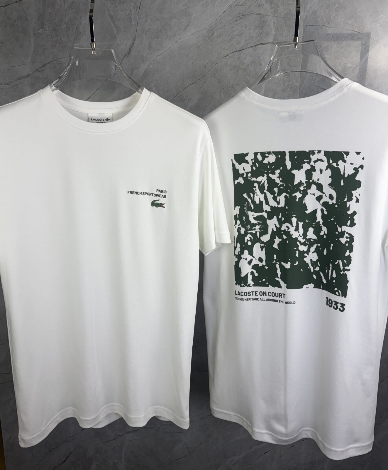 Camiseta Lacoste On Court — Off-white · estampa costas