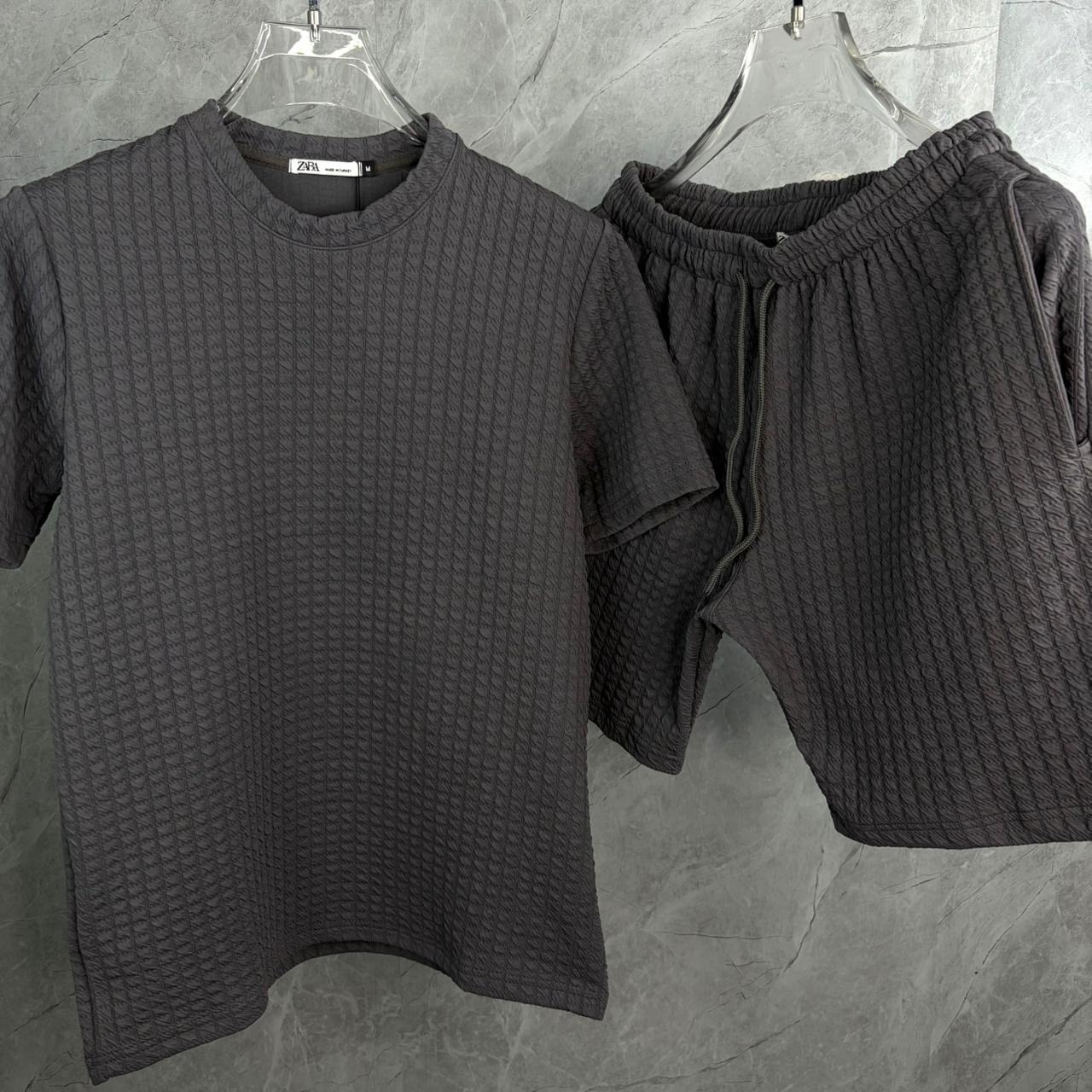 Conjunto Texturizado Chumbo — Camiseta + short · tecido texturizado
