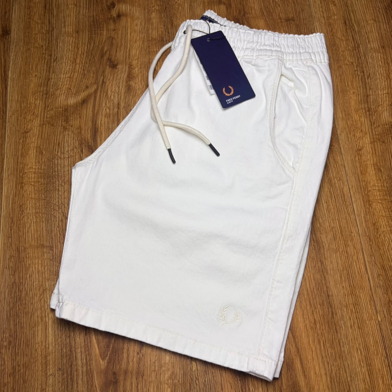 Short Fred Perry Off-white — Sarja com cordão · logo laurel