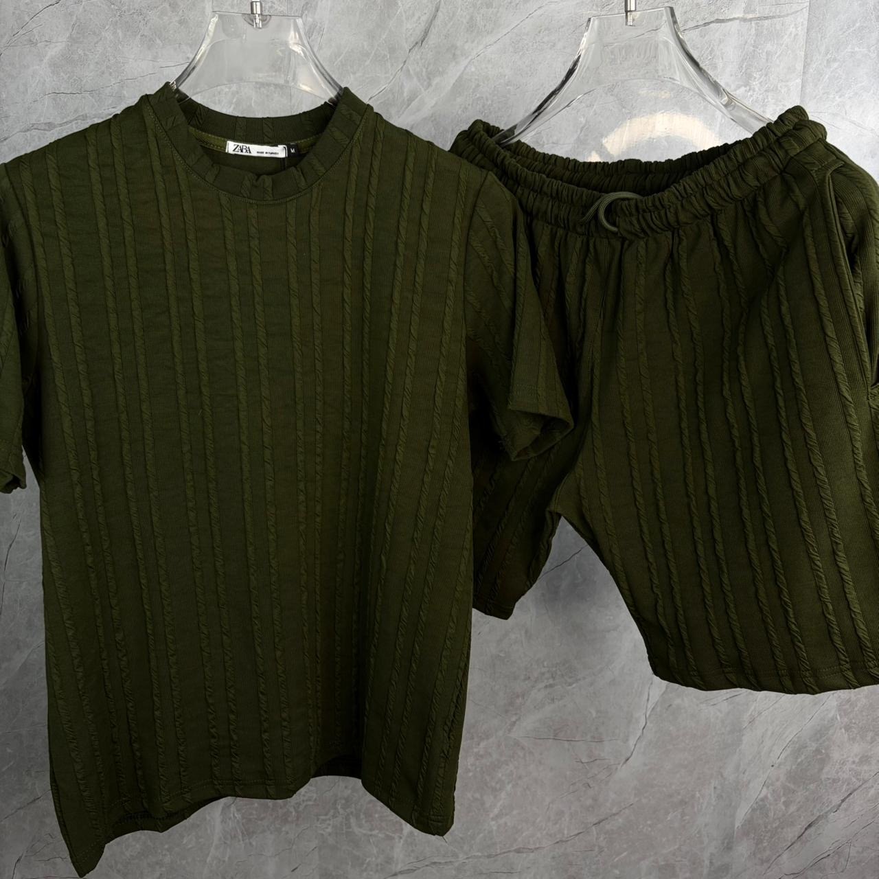 Conjunto Texturizado Verde Militar — Camiseta + short · tecido texturizado